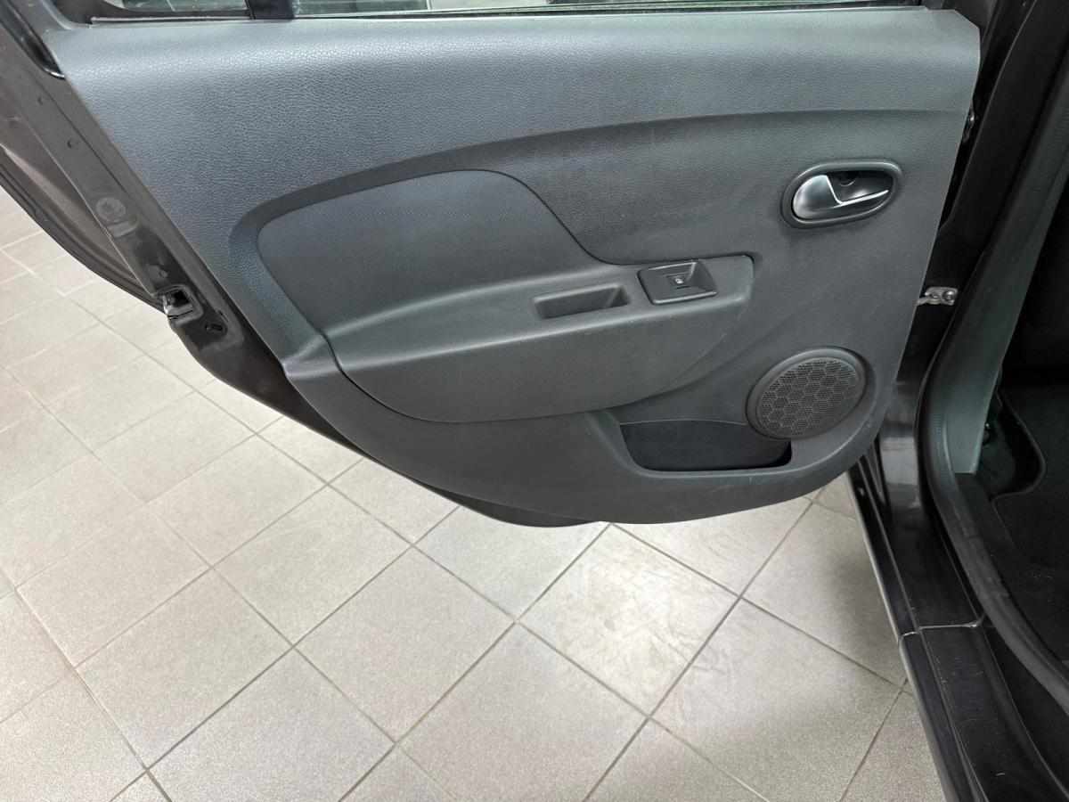 dacia-logan-0-9-tce-2017-gasolina-898cc