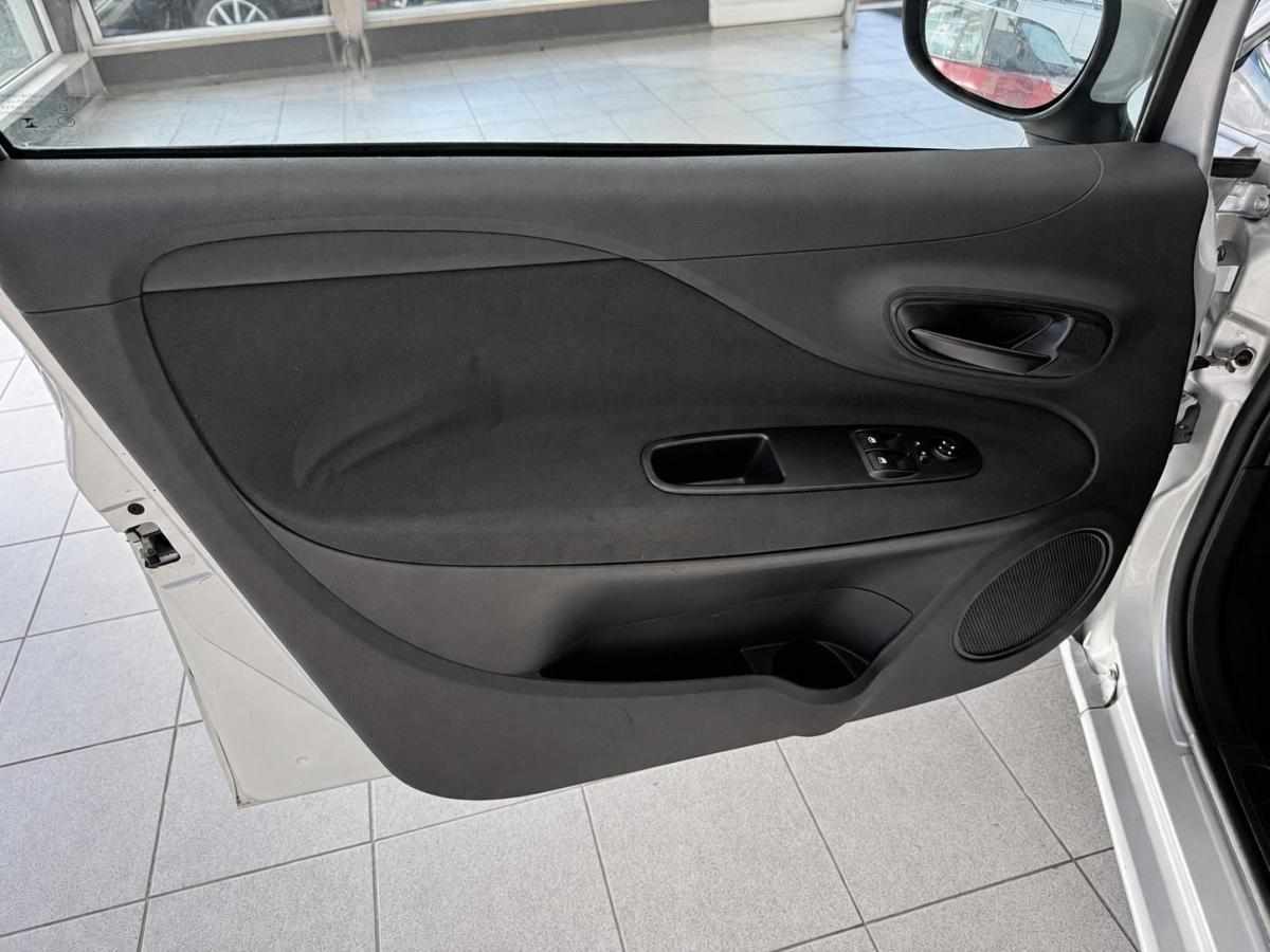 fiat-punto-1-2-ss-2017-gasolina-1242cc