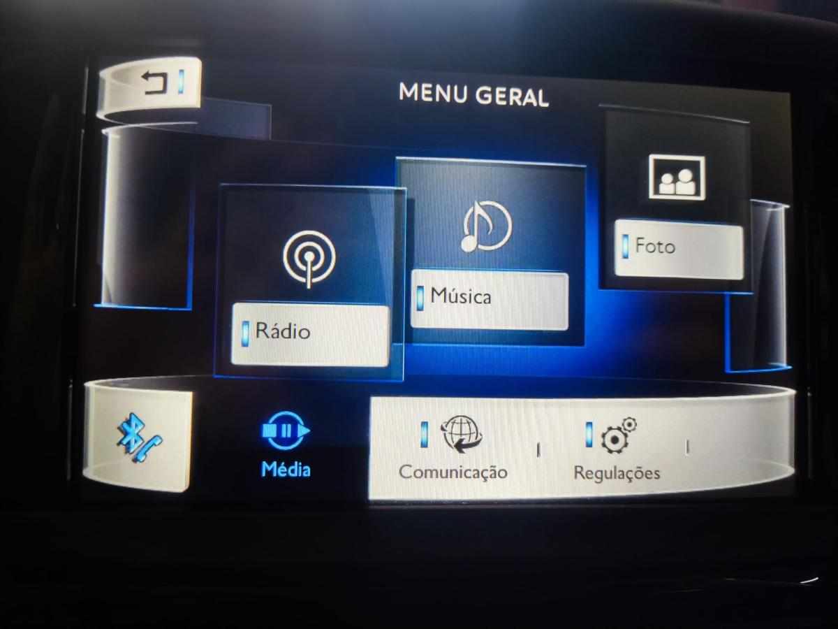 peugeot-208-1-2-vti-2014-gasolina-1199cc