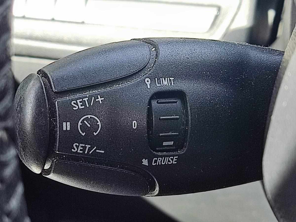 peugeot-208-1-2-vti-2014-gasolina-1199cc
