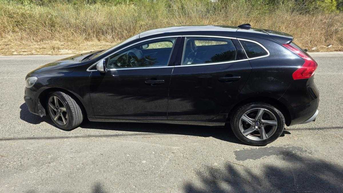 volvo-v40-2014-diesel-1969cc