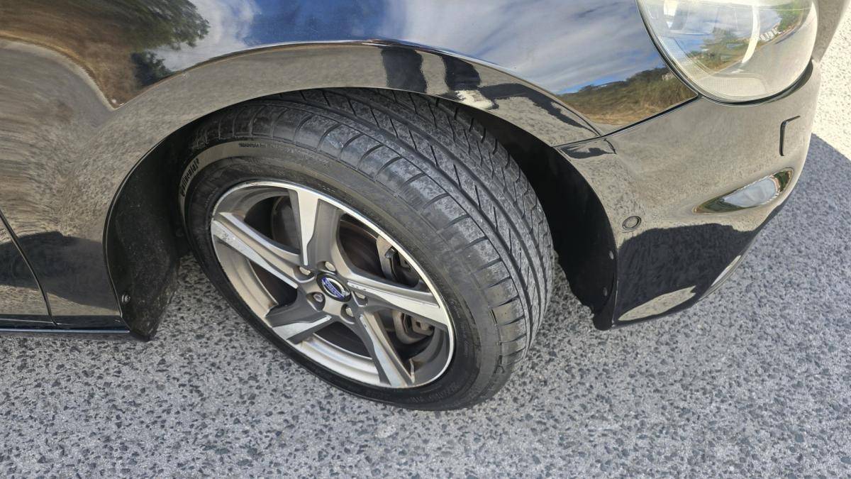 volvo-v40-2014-diesel-1969cc