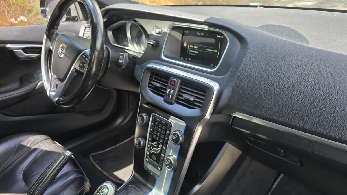 volvo-v40-2014-diesel-1969cc