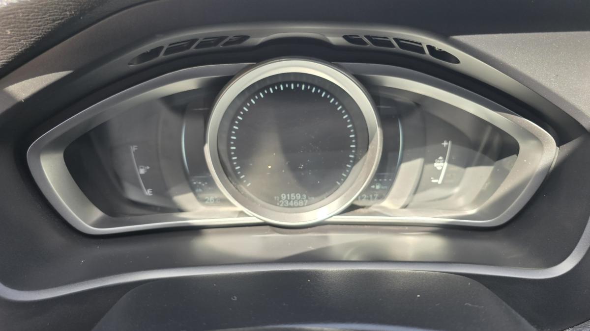 volvo-v40-2014-diesel-1969cc