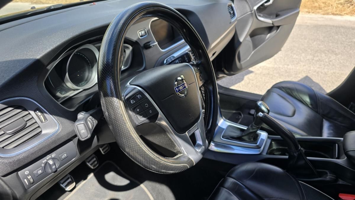 volvo-v40-2014-diesel-1969cc