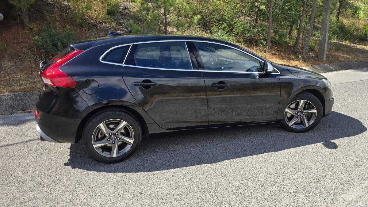 volvo-v40-2014-diesel-1969cc