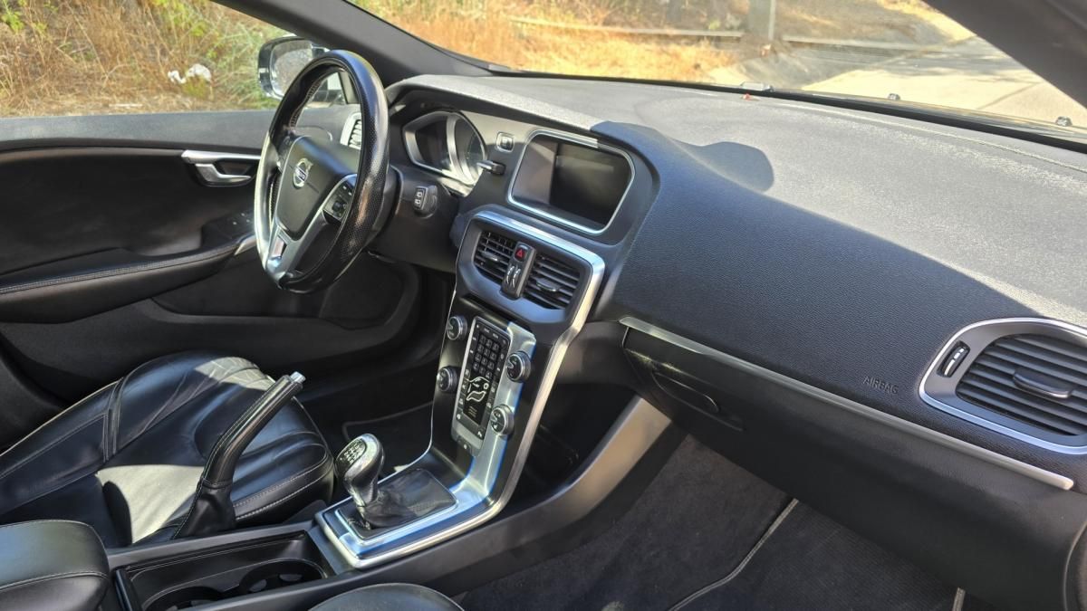 volvo-v40-2014-diesel-1969cc