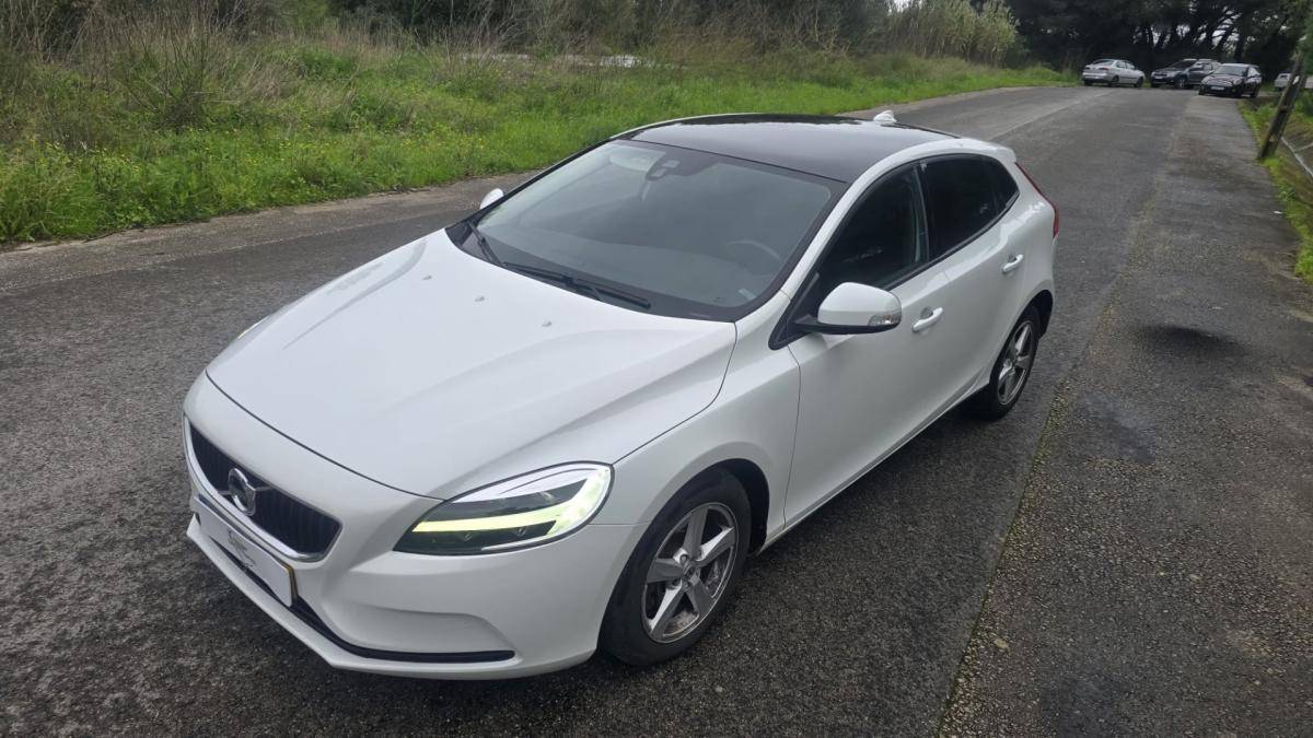 volvo-v40-2018-diesel-1969cc