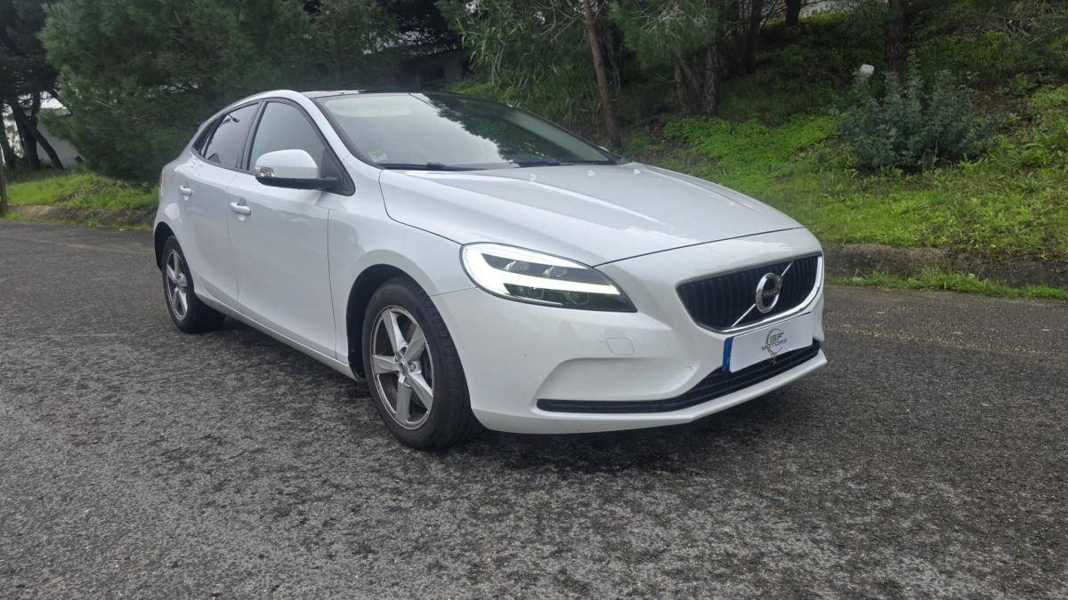 volvo-v40-2018-diesel-1969cc