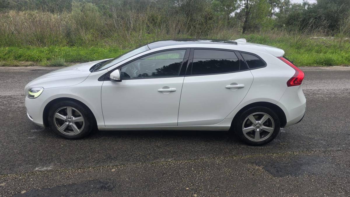 volvo-v40-2018-diesel-1969cc