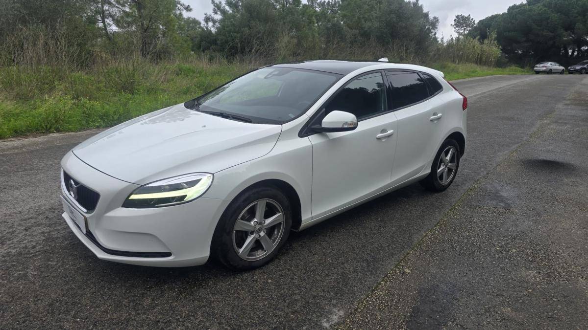 volvo-v40-2018-diesel-1969cc