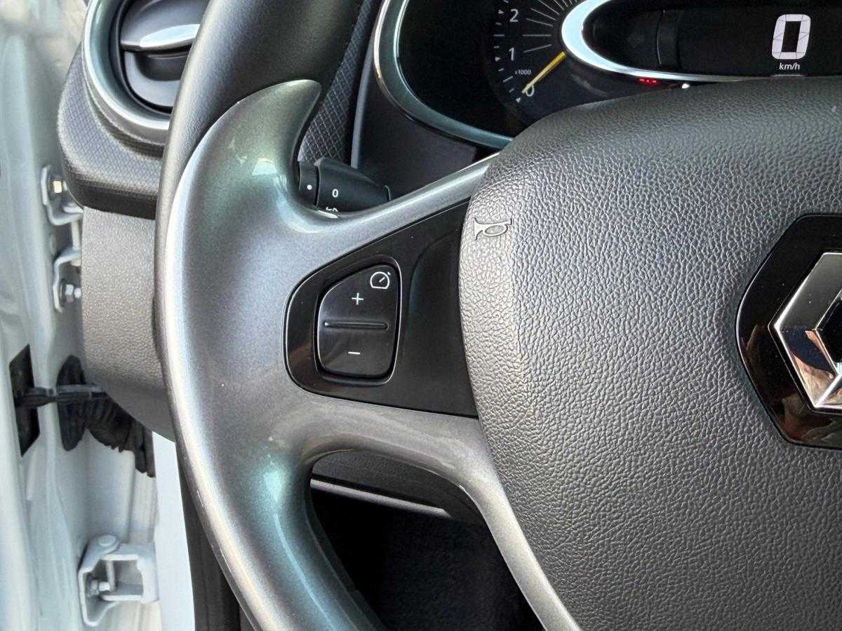 renault-clio-sport-tourer-2016-diesel-1461cc
