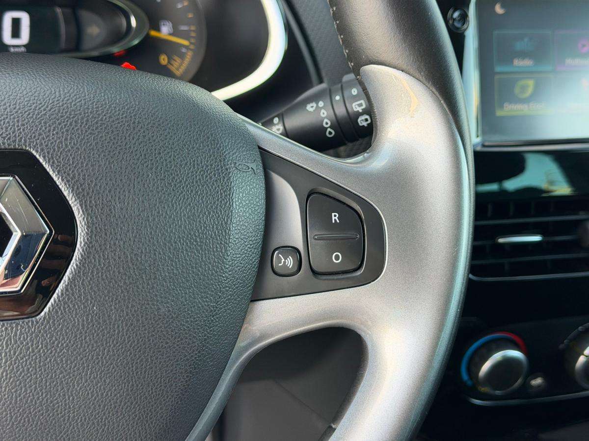 renault-clio-sport-tourer-2016-diesel-1461cc