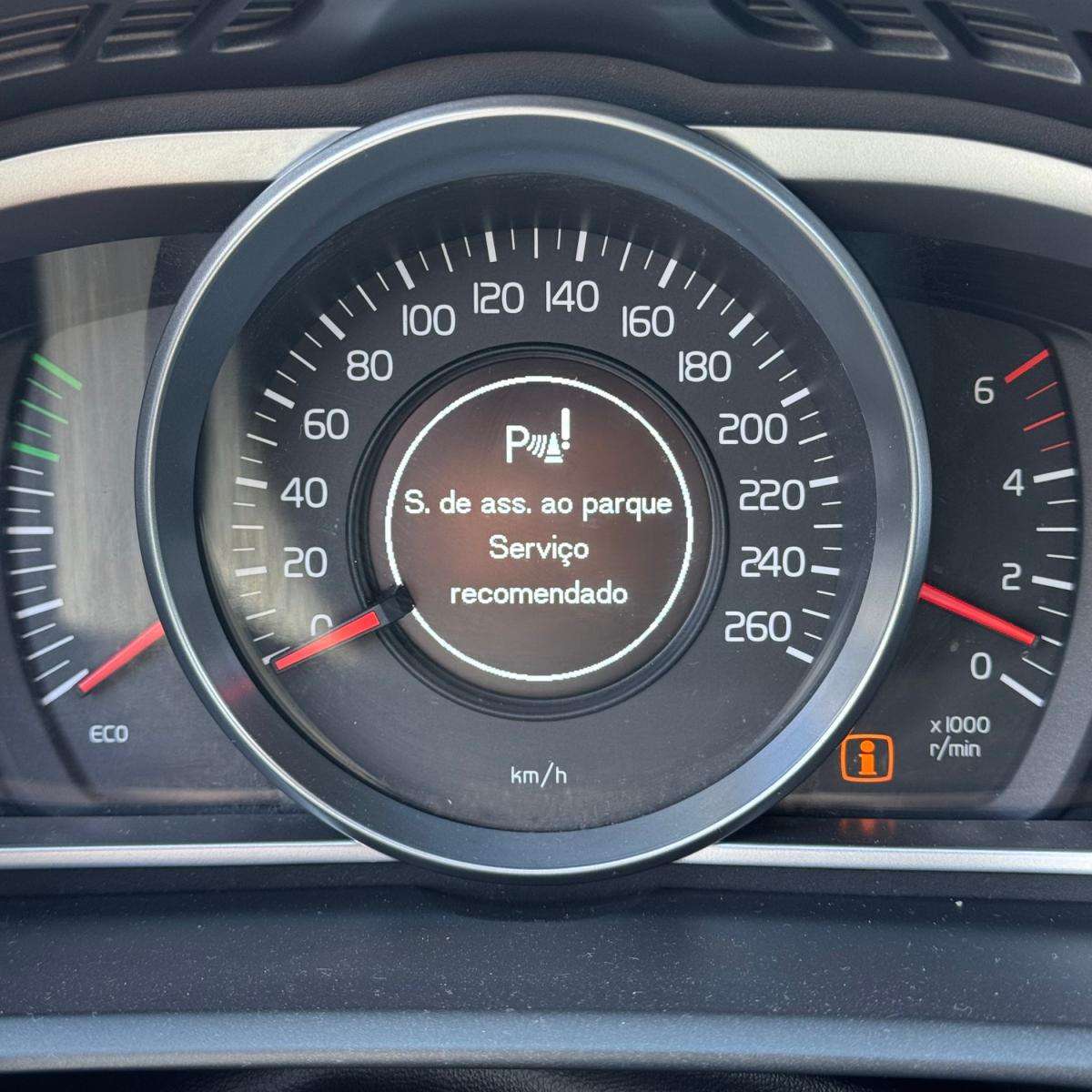 volvo-v40-2015-diesel-1560cc
