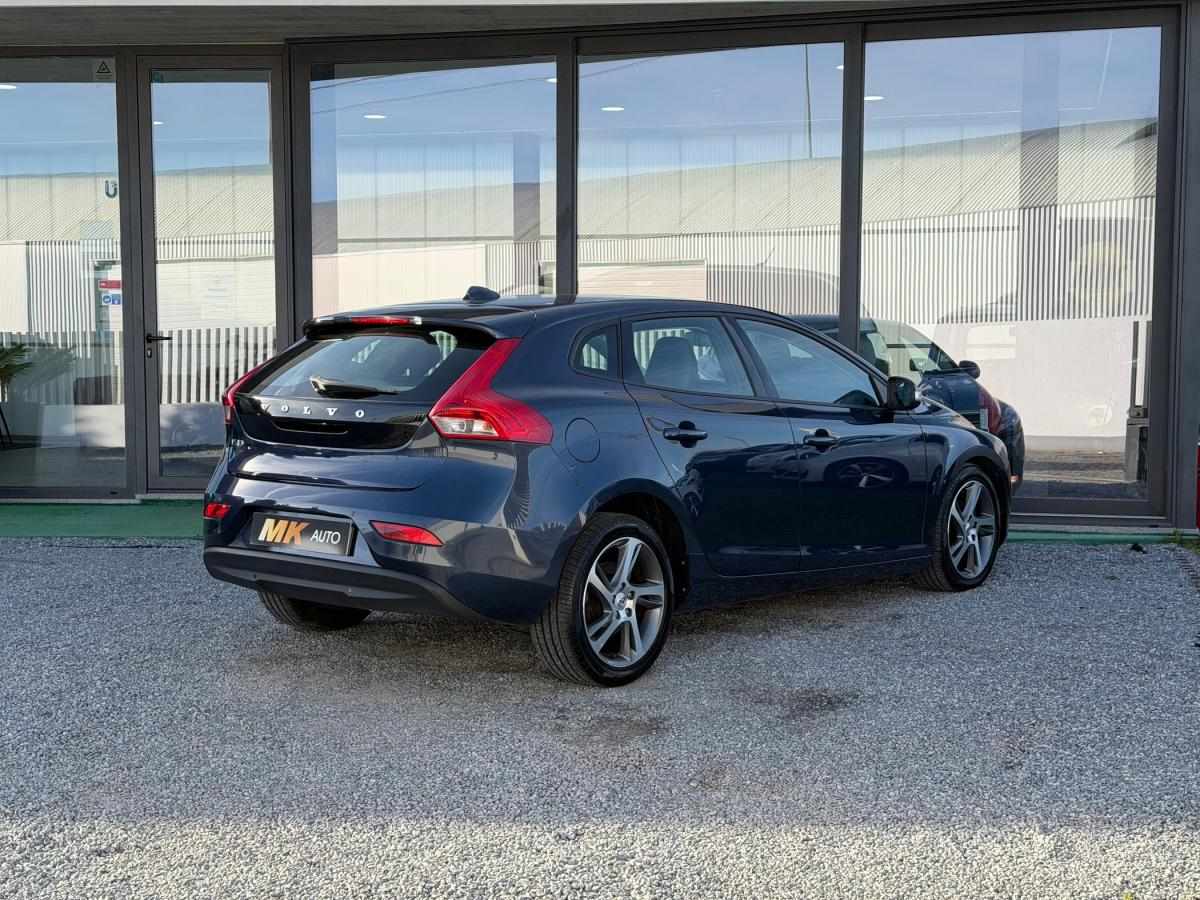 volvo-v40-2015-diesel-1560cc