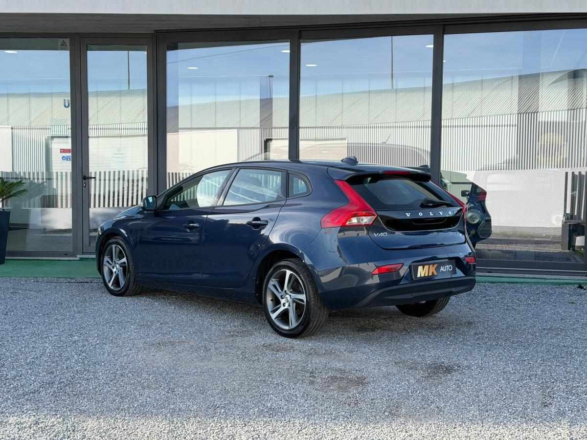 volvo-v40-2015-diesel-1560cc