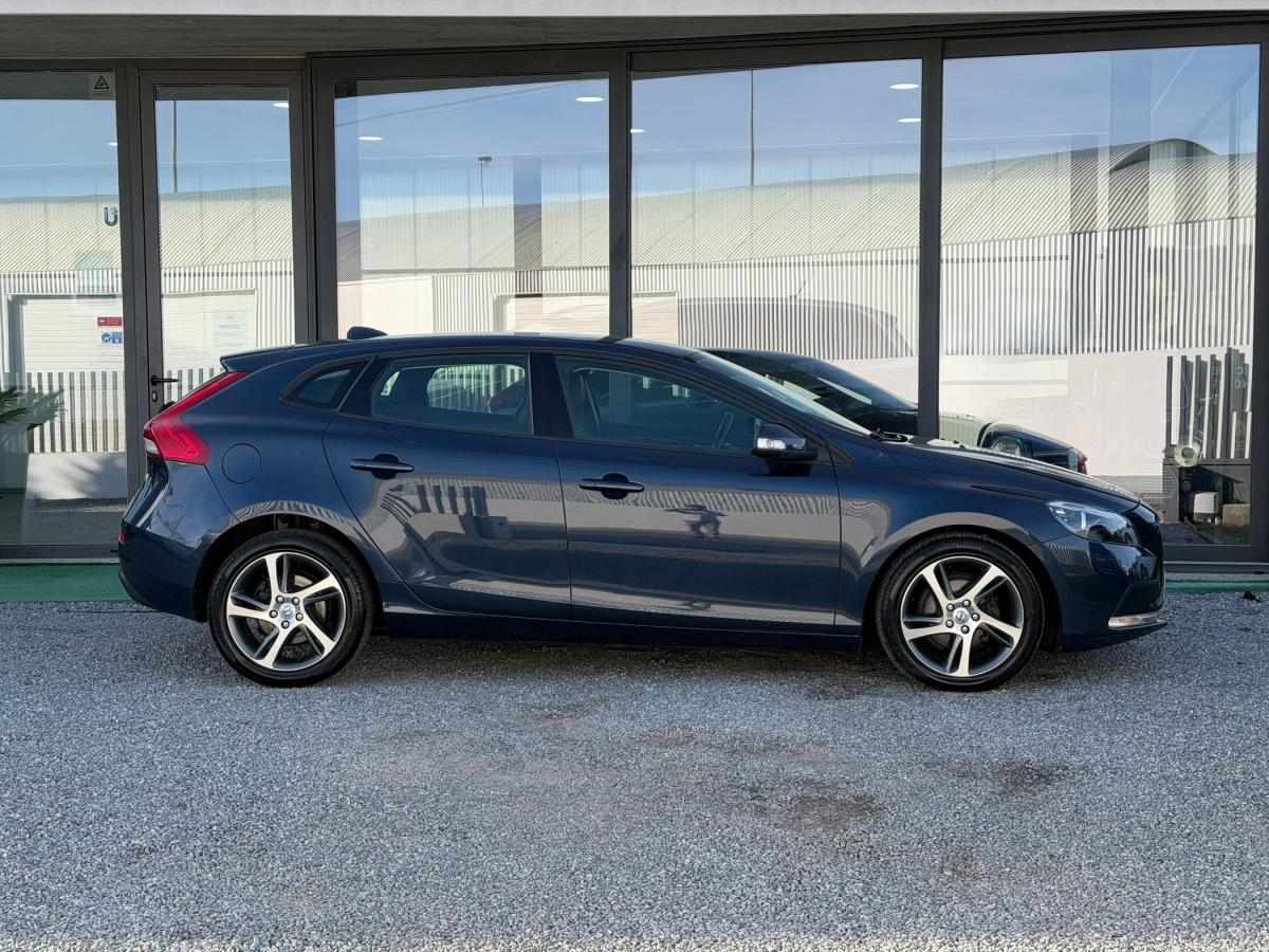 volvo-v40-2015-diesel-1560cc