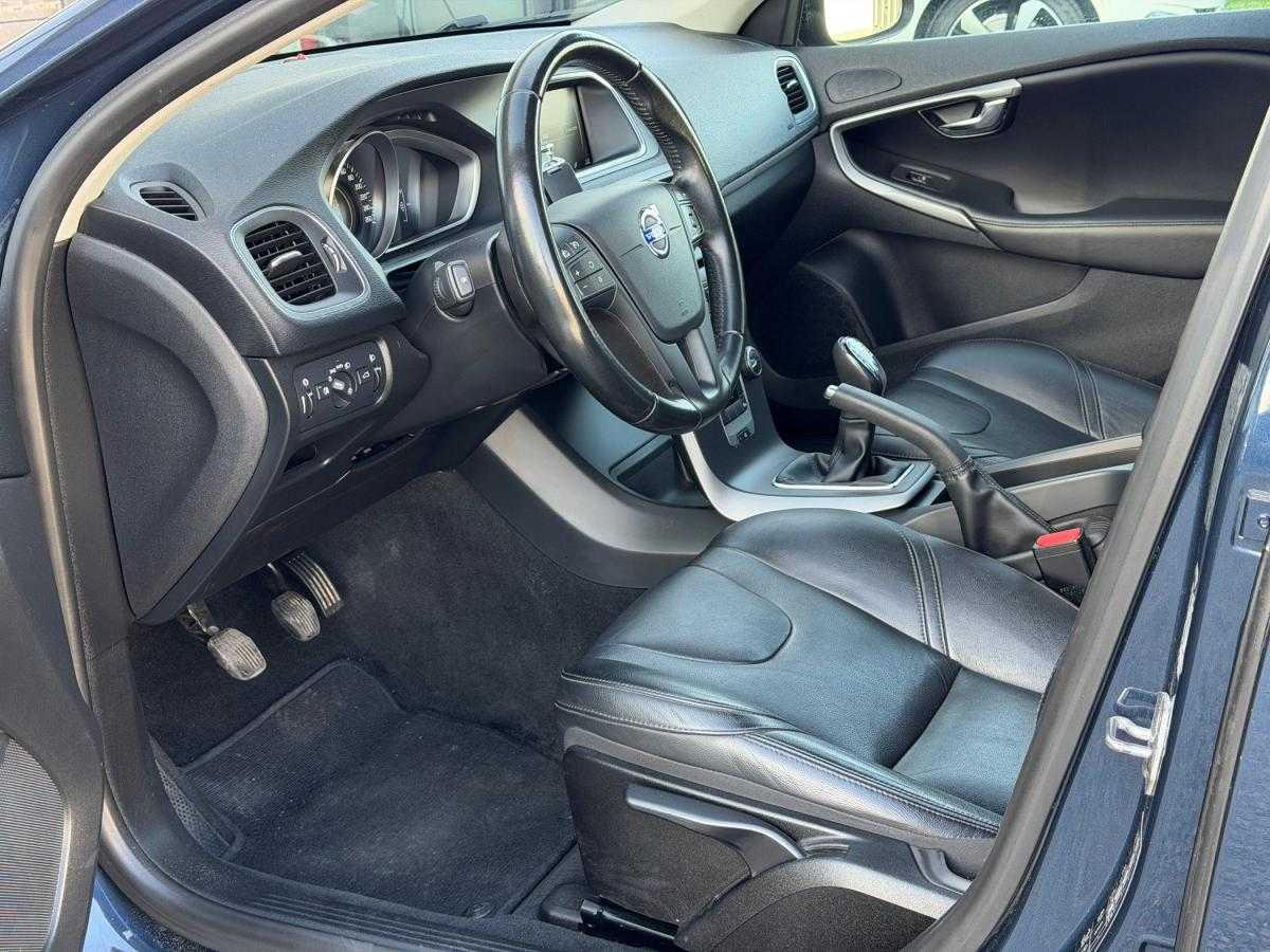 volvo-v40-2015-diesel-1560cc