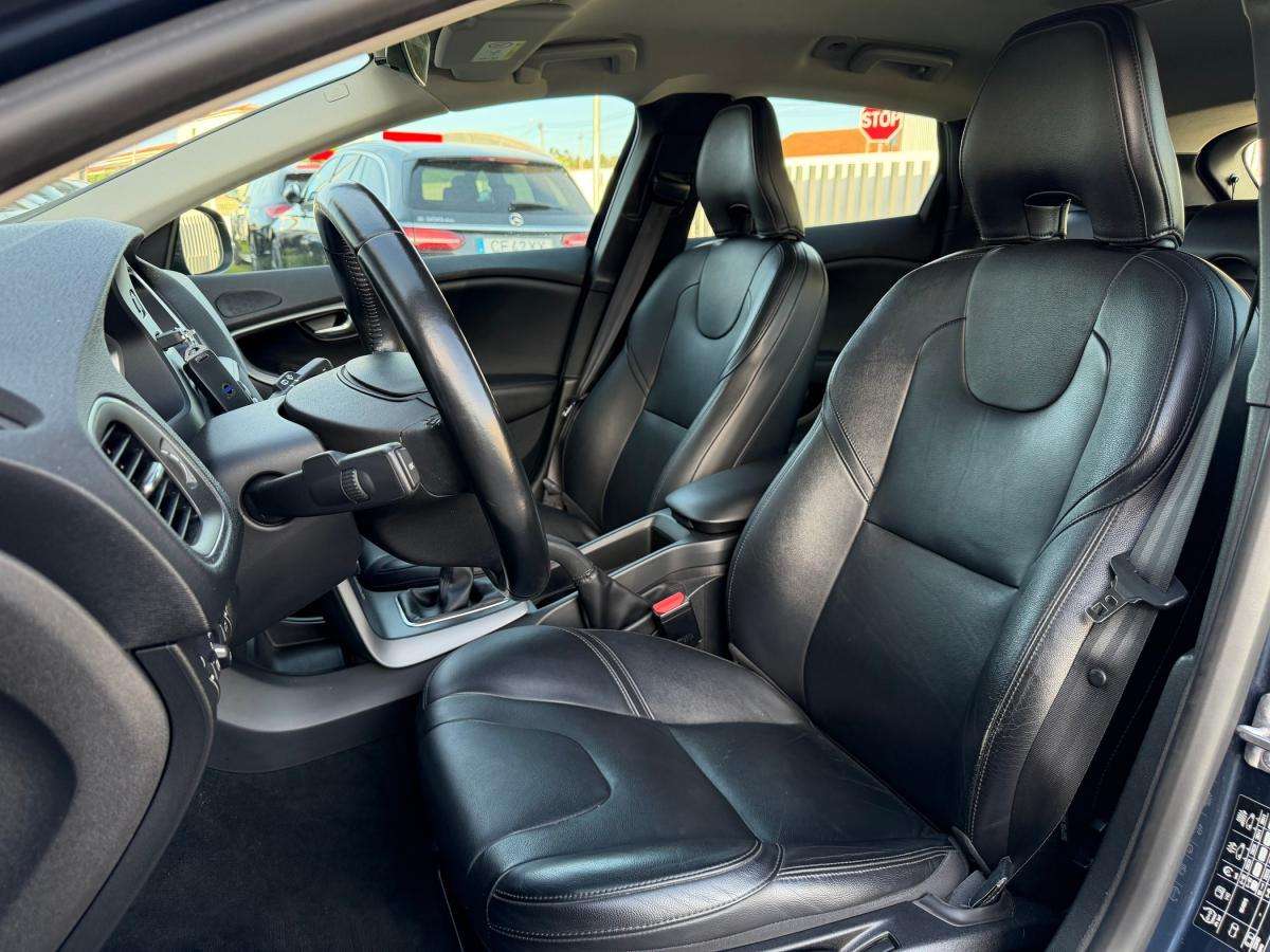 volvo-v40-2015-diesel-1560cc