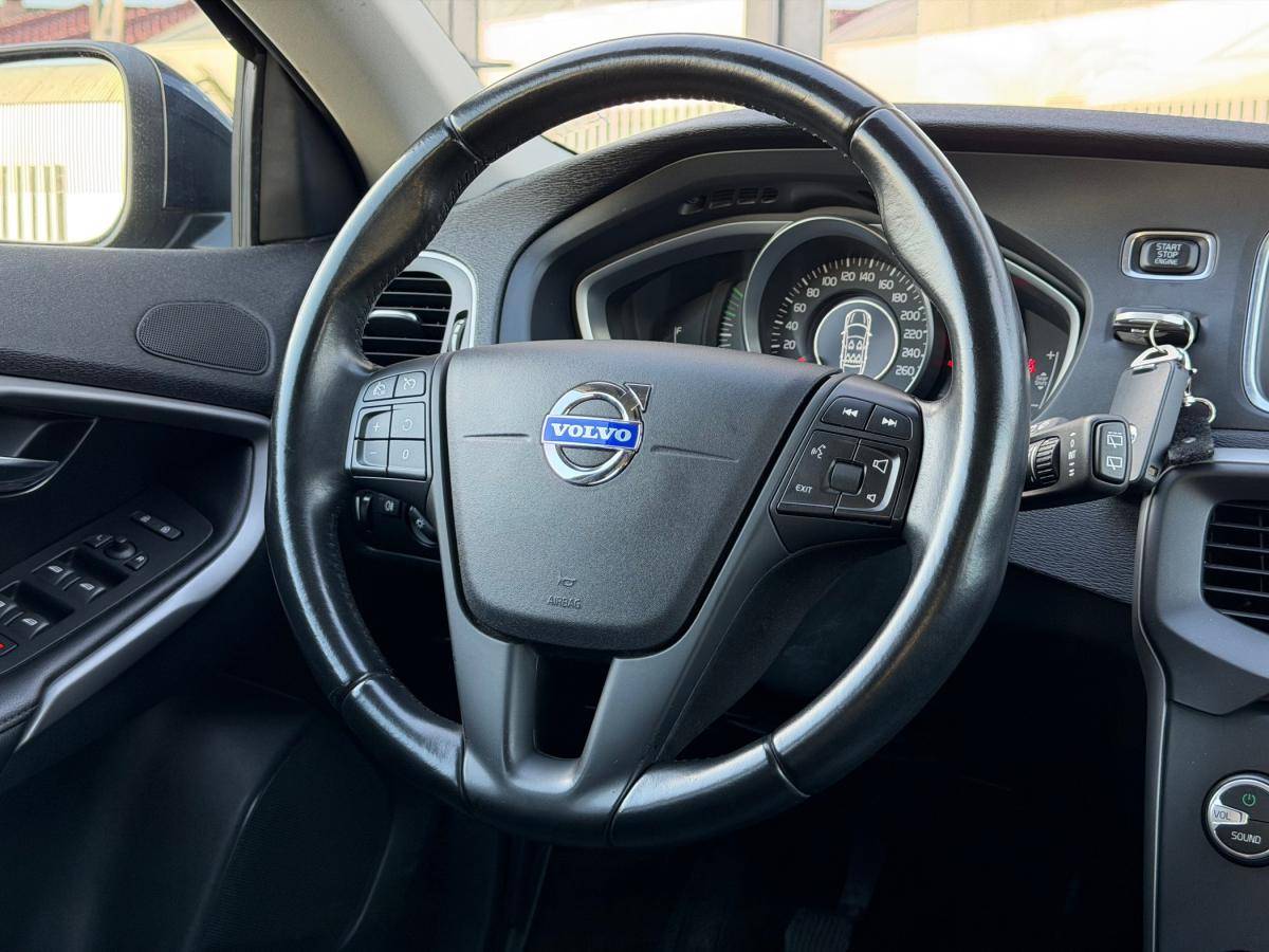 volvo-v40-2015-diesel-1560cc