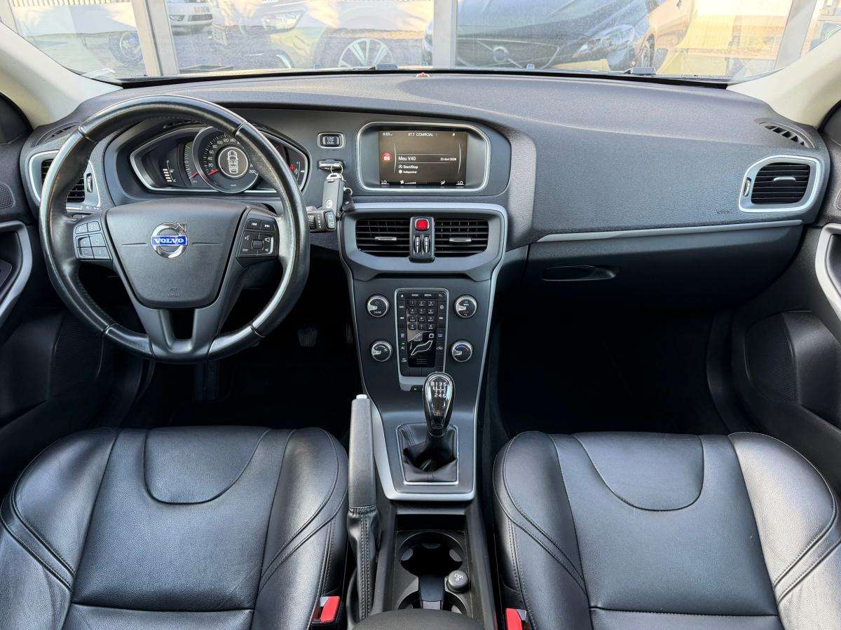 volvo-v40-2015-diesel-1560cc