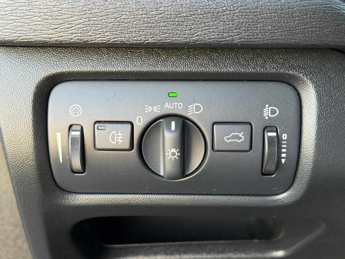 volvo-v40-2015-diesel-1560cc