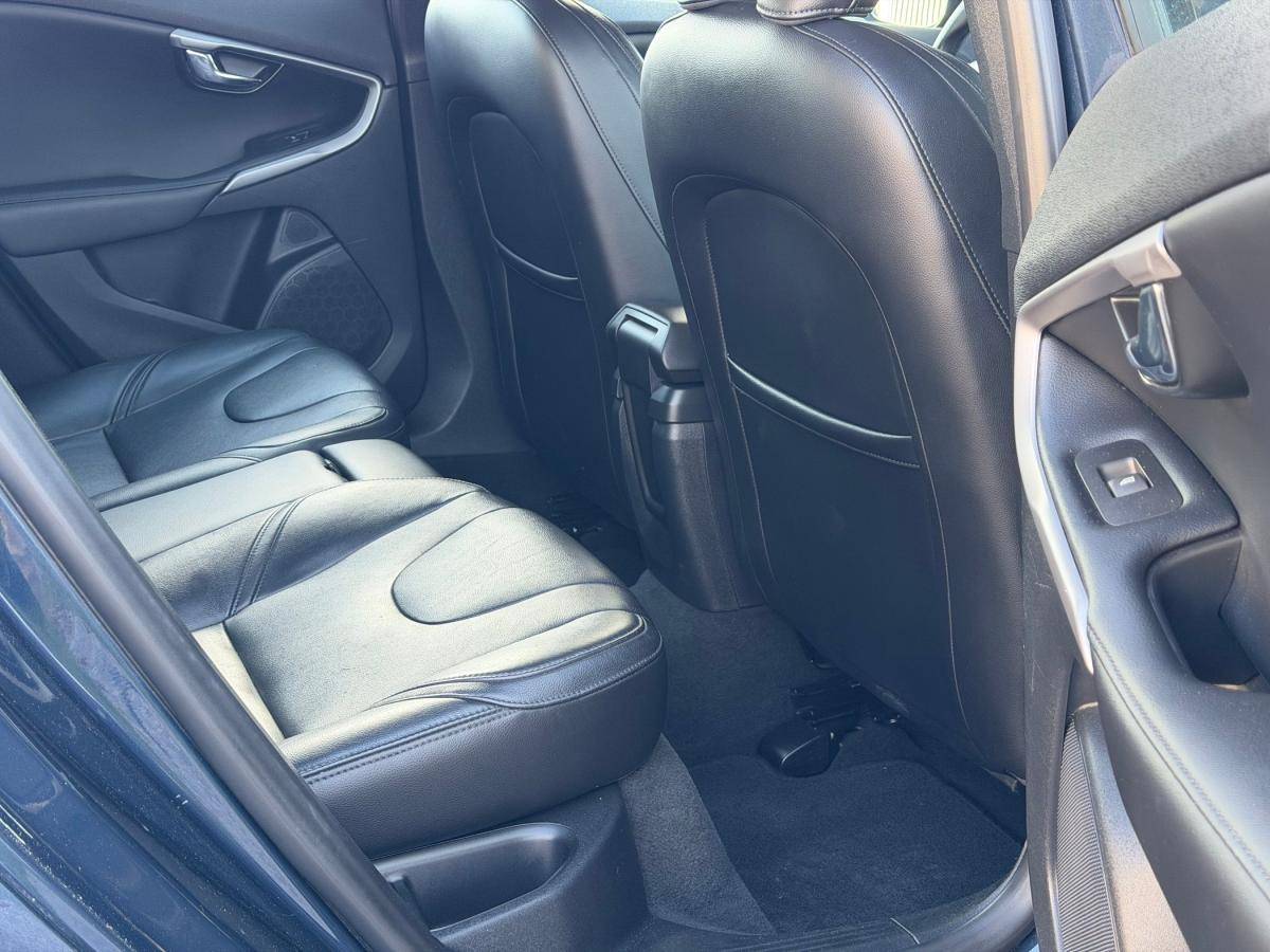 volvo-v40-2015-diesel-1560cc