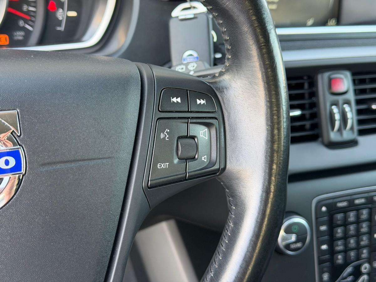 volvo-v40-2015-diesel-1560cc
