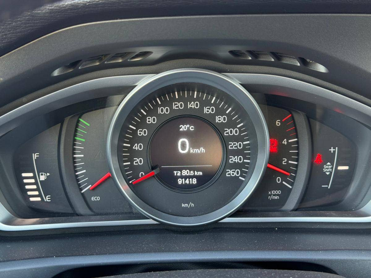 volvo-v40-2015-diesel-1560cc