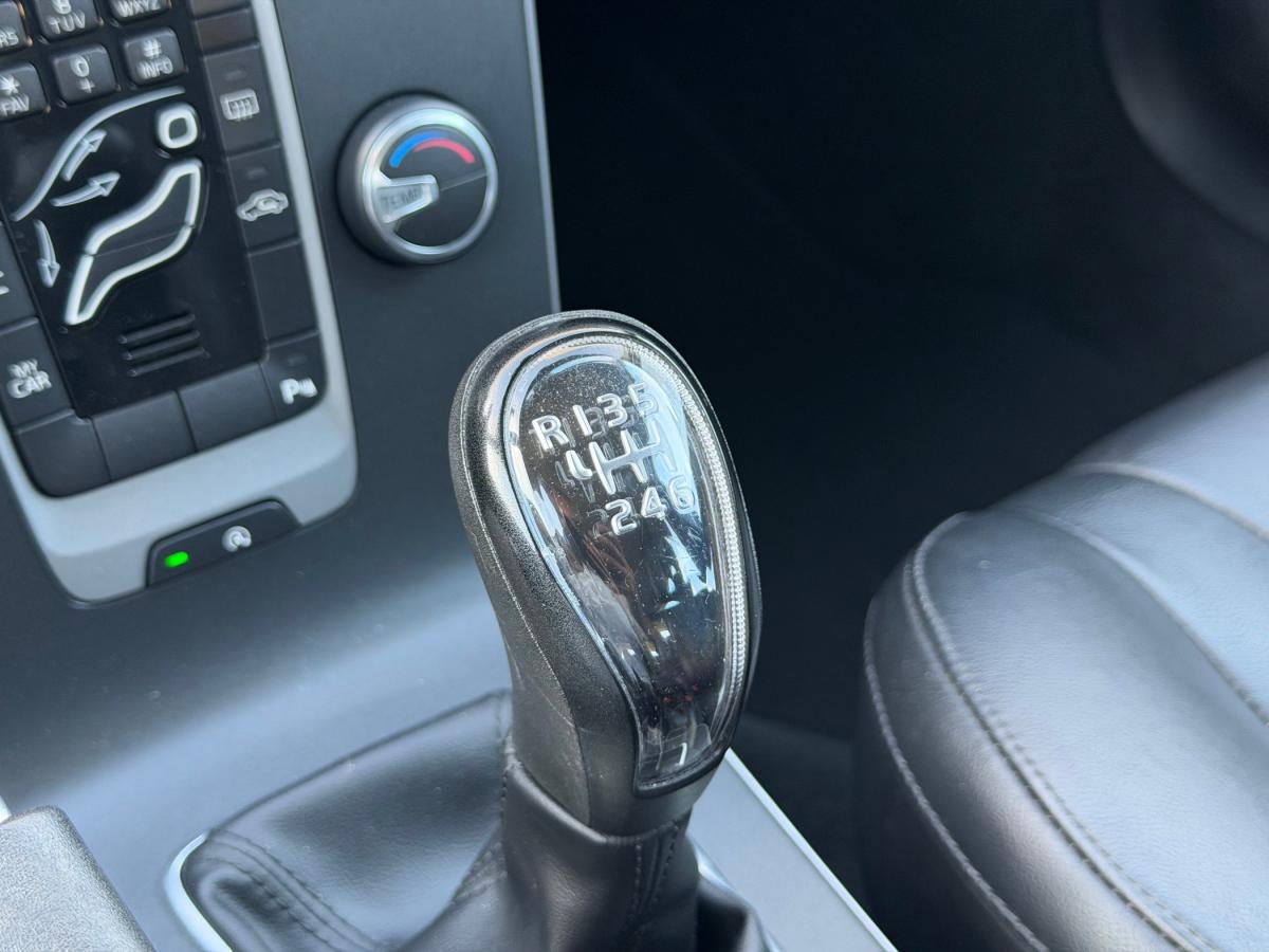 volvo-v40-2015-diesel-1560cc