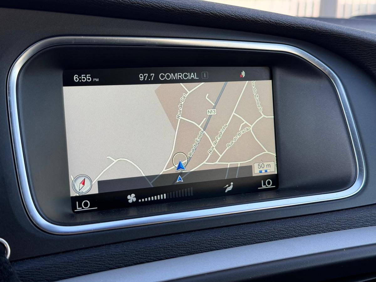 volvo-v40-2015-diesel-1560cc