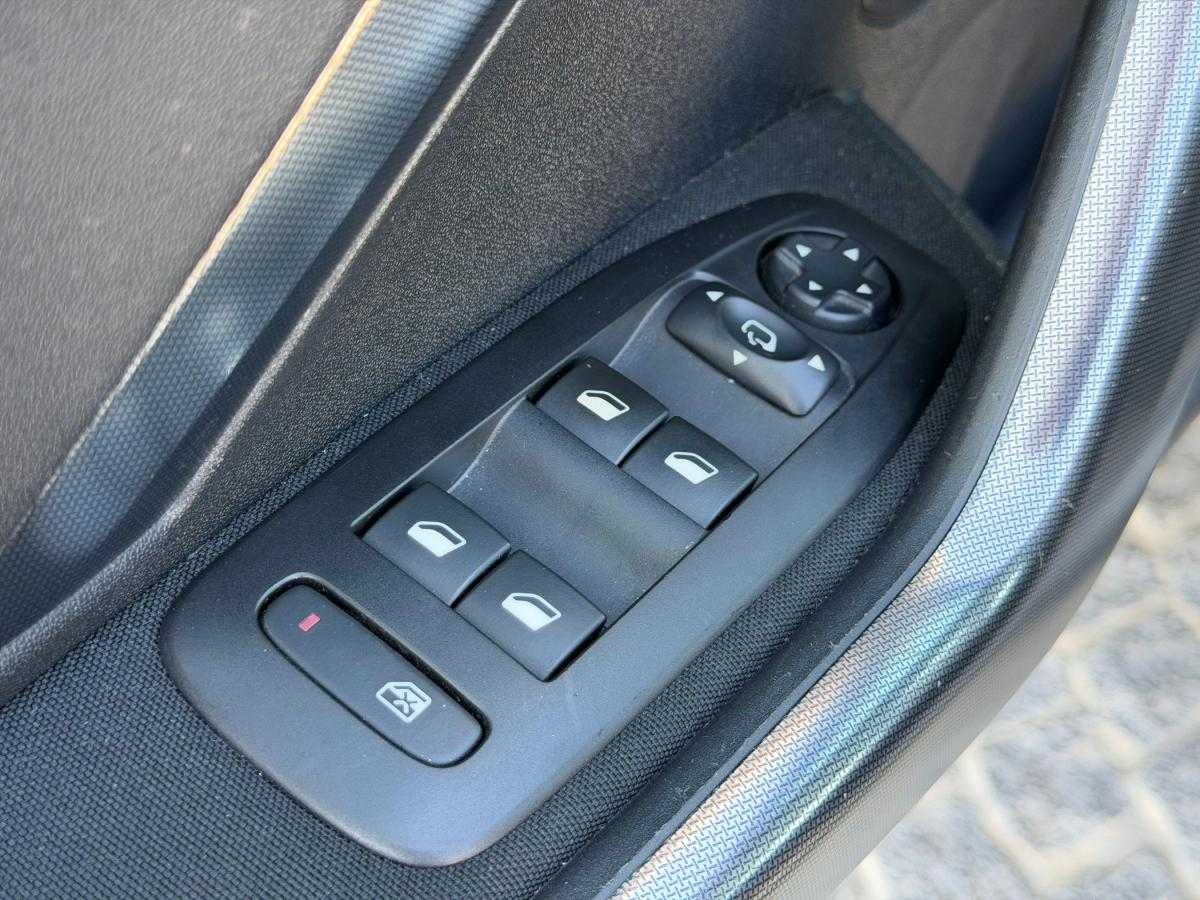 peugeot-2008-2017-gasolina-1199cc
