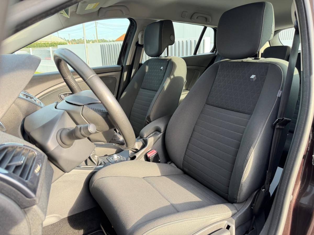 renault-megane-sport-tourer-2015-diesel-1461cc