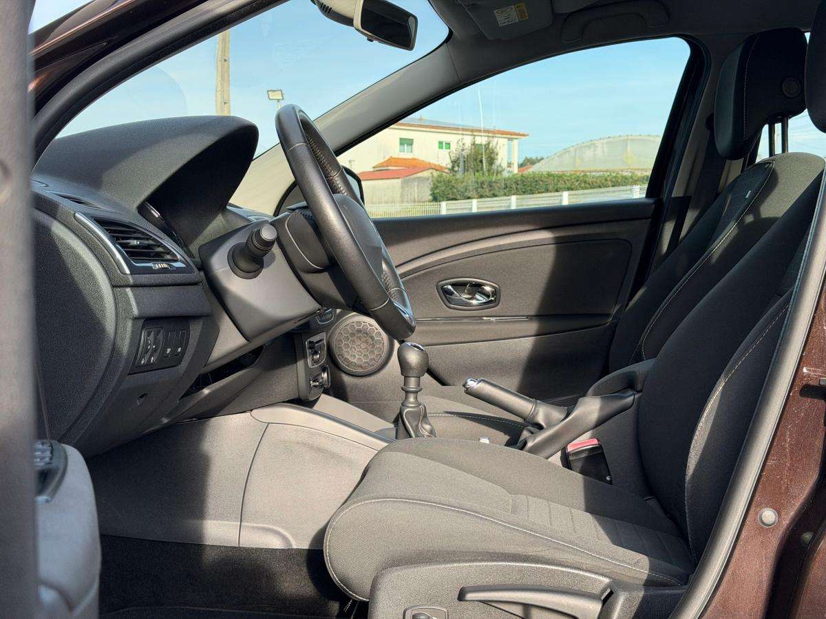 renault-megane-sport-tourer-2015-diesel-1461cc