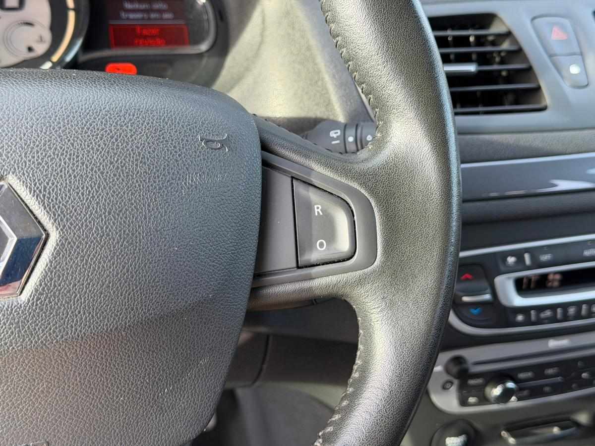 renault-megane-sport-tourer-2015-diesel-1461cc
