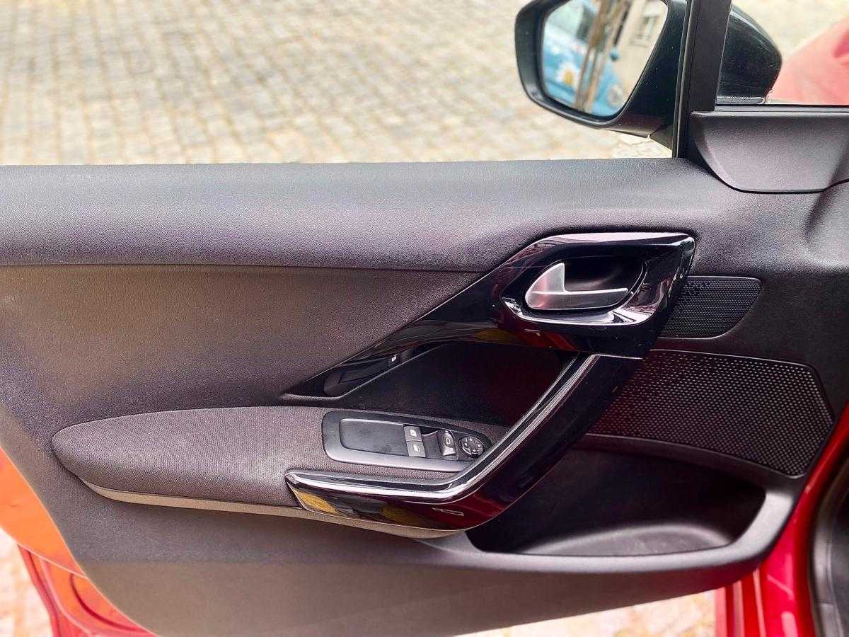 peugeot-208-2017-gasolina-1199cc