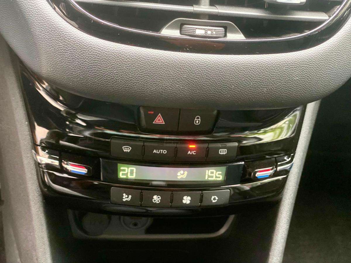 peugeot-208-2017-gasolina-1199cc