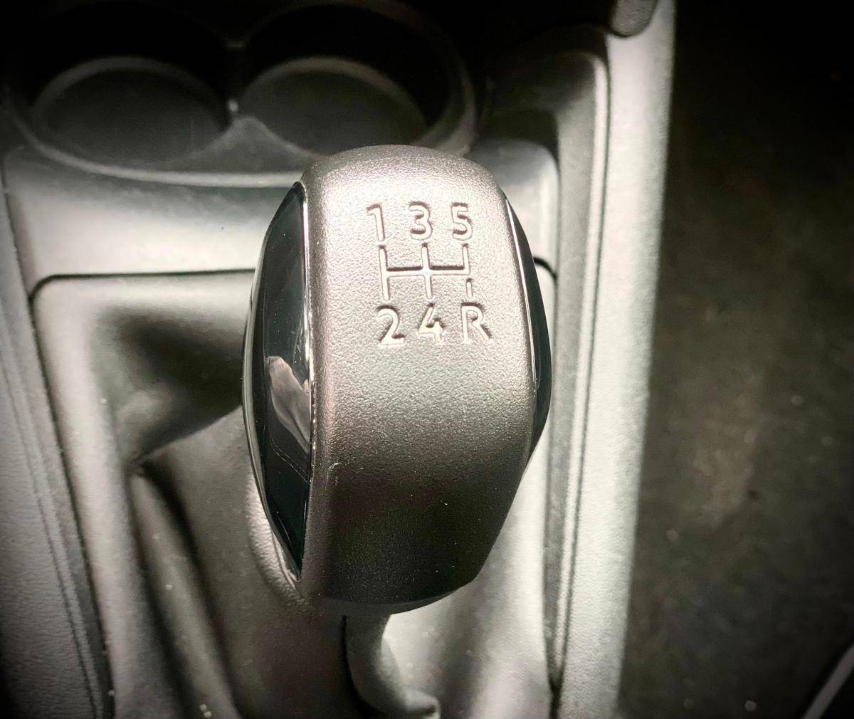 peugeot-208-2017-gasolina-1199cc