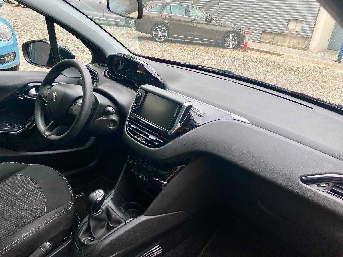 peugeot-208-2017-gasolina-1199cc