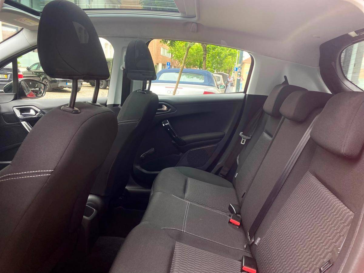 peugeot-208-2017-gasolina-1199cc