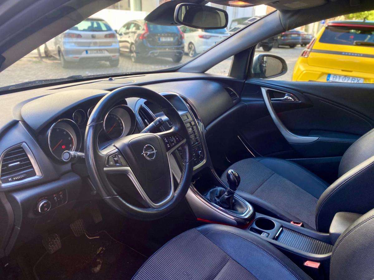 opel-astra-sport-tourer-2011-diesel-1248cc