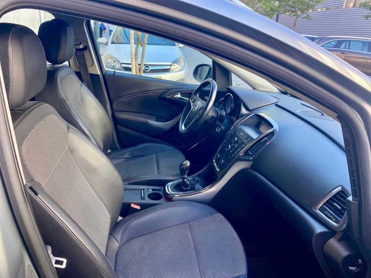 opel-astra-sport-tourer-2011-diesel-1248cc