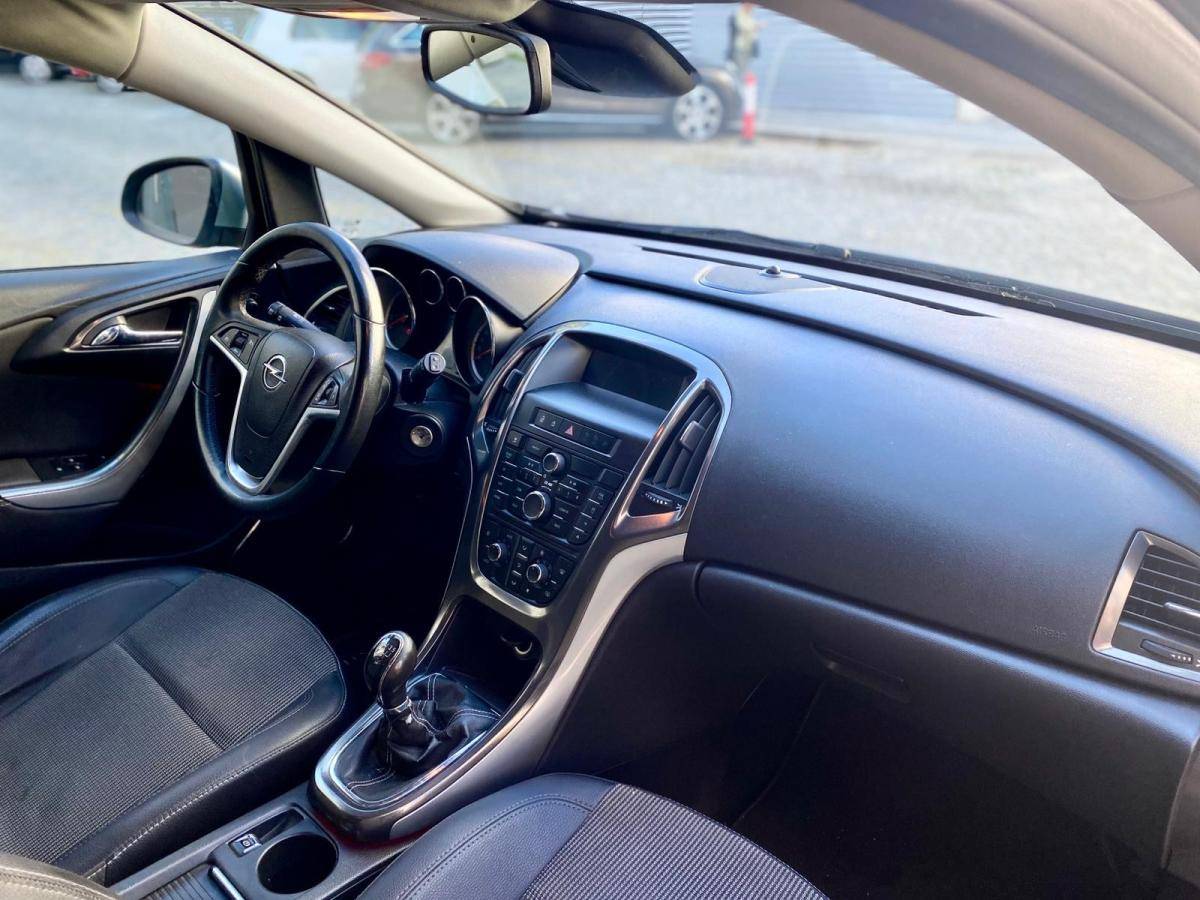 opel-astra-sport-tourer-2011-diesel-1248cc