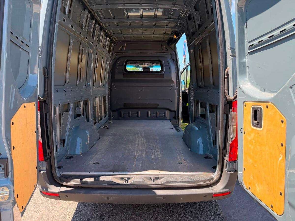 mercedes-benz-sprinter-2022-diesel-1950cc