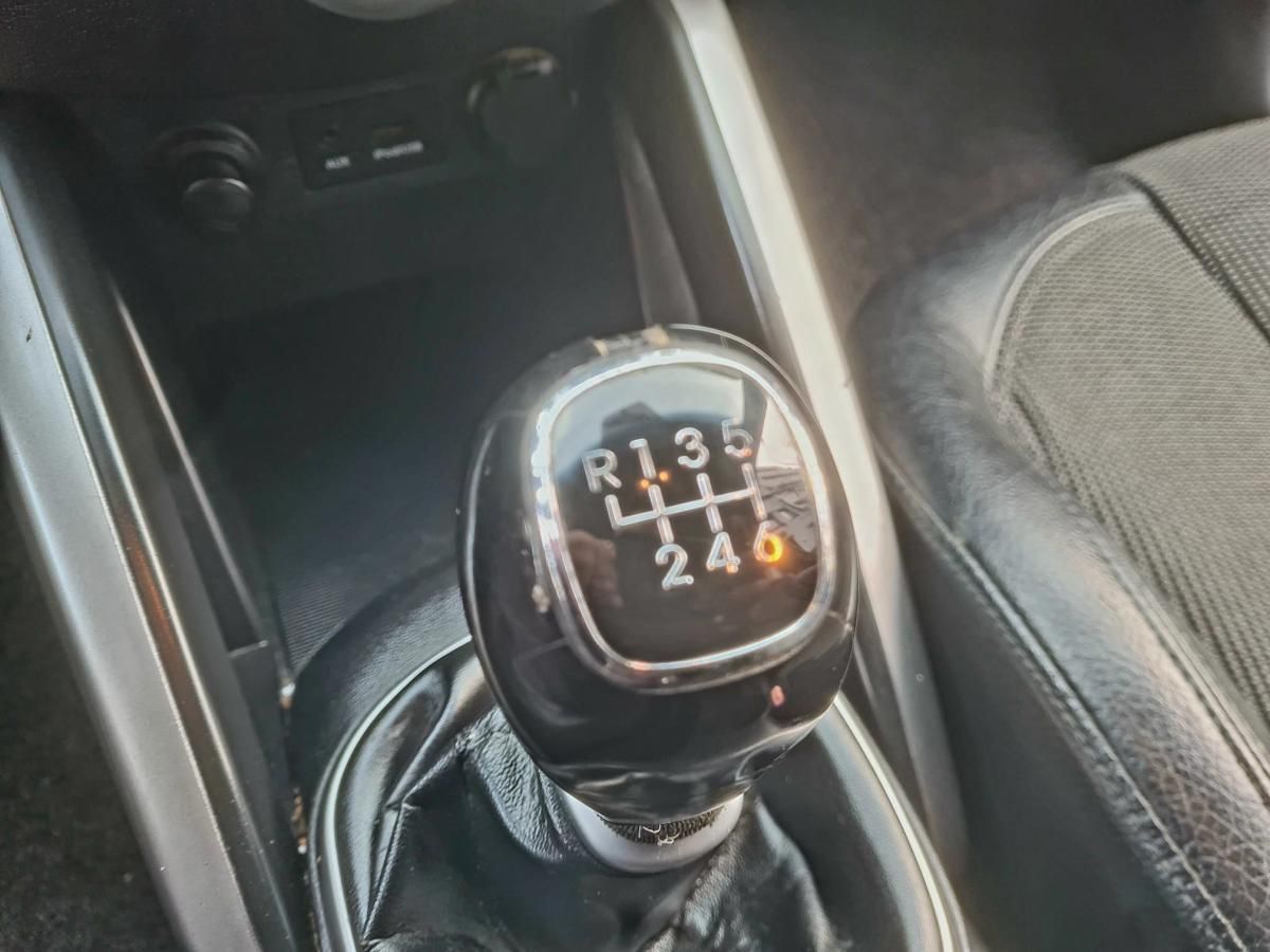 hyundai-veloster-2011-gasolina-1591cc