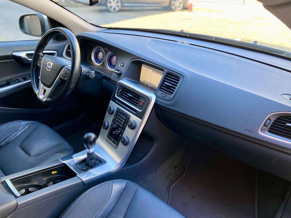volvo-v60-2012-diesel-1560cc