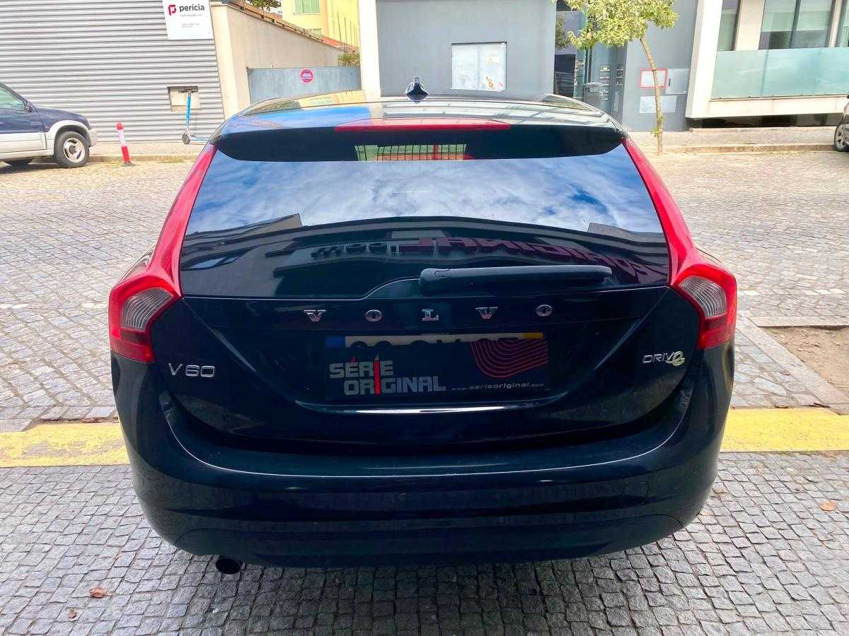 volvo-v60-2011-diesel-1560cc