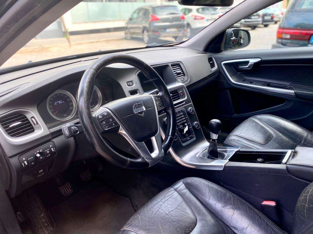 volvo-v60-2011-diesel-1560cc