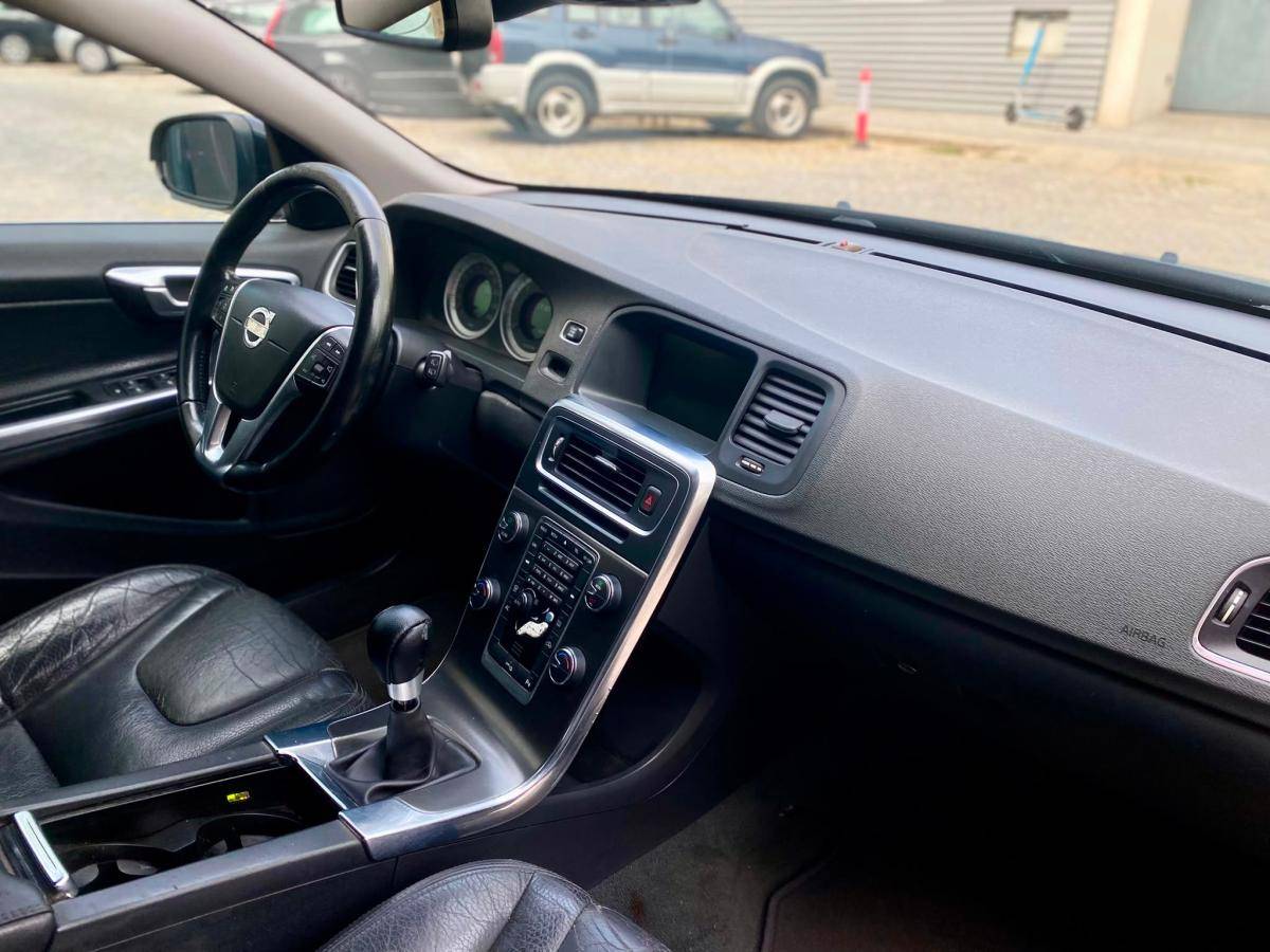 volvo-v60-2011-diesel-1560cc
