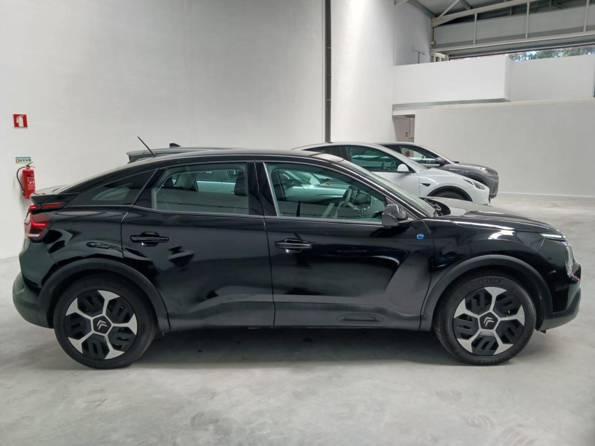citroen-c4-2024-eletrico-136cc